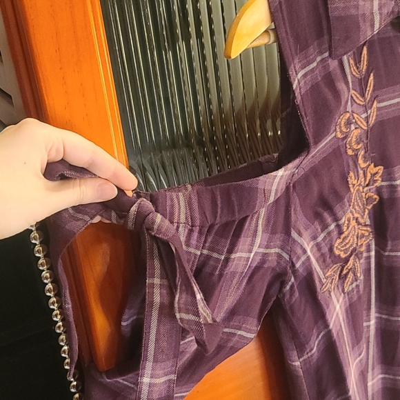 Plaid shirt with open shoulders - Picture 3 of 4